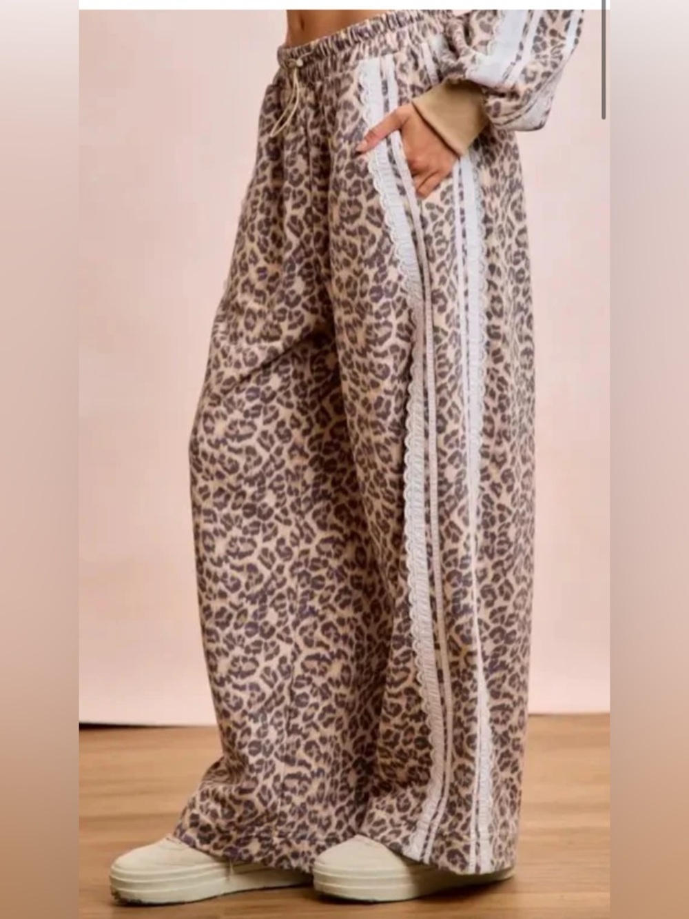 🐆NWT BiBi size Medium Beige Leopard-Print Wide-Leg Pants with lace embellishment